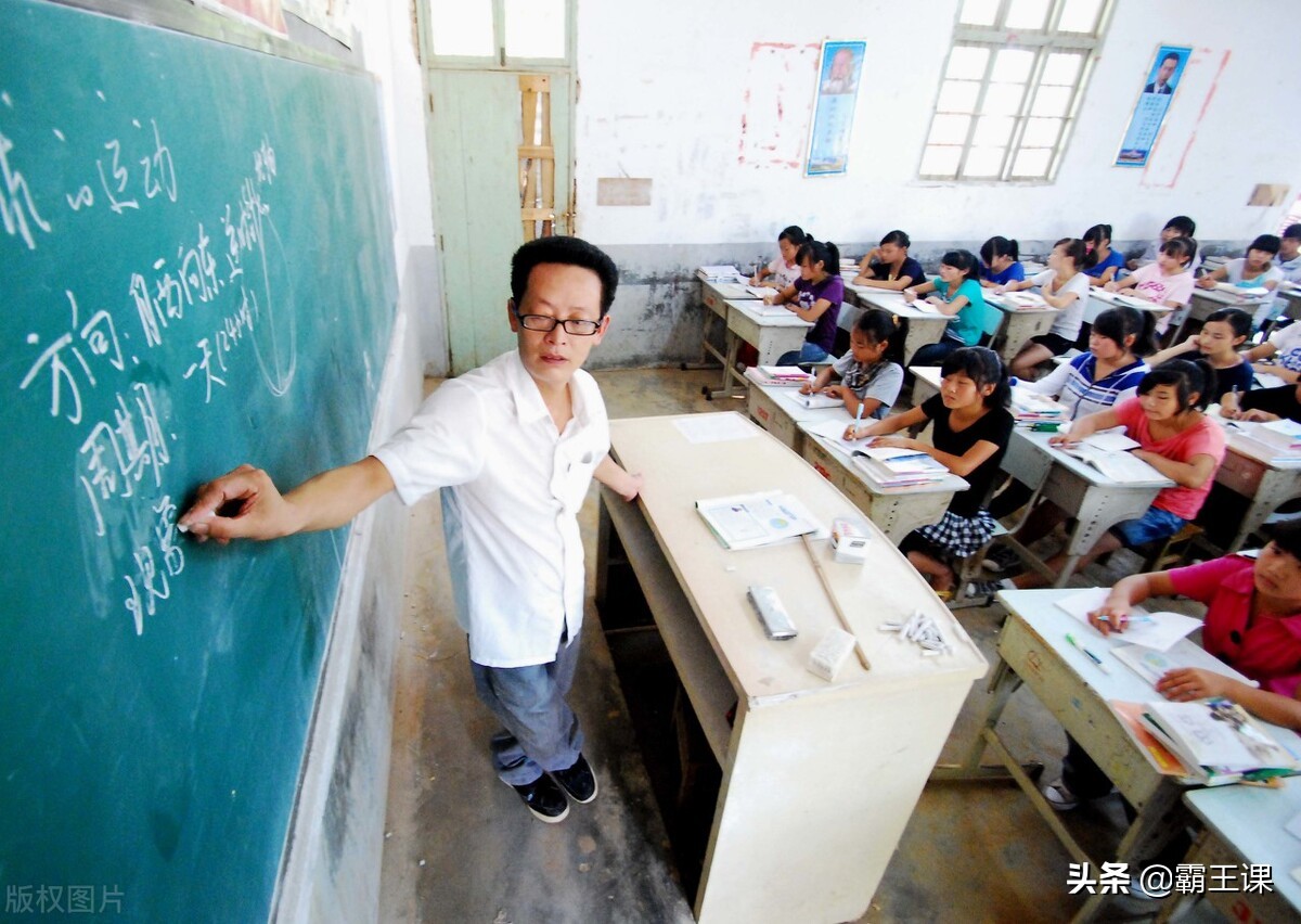 大学生想当编制老师，公务员待遇如何？山西教师退休后说出真相图2