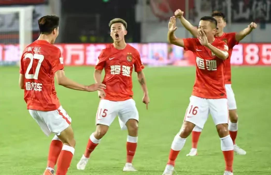 恒大足球学校教师招聘_恒大足球学校教师待遇_恒大招聘足球学校教师信息