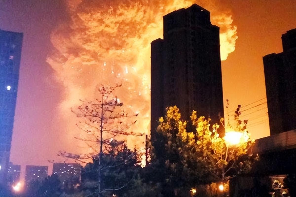 天津港大爆炸：出警 25 人牺牲 25 人，这支英雄队伍为何全军覆没？图1