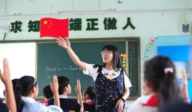 教师工资表引热议，加班超 100 小时工资却令人沉默图2
