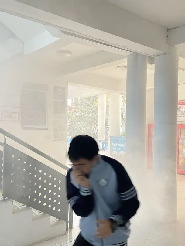西交大苏州附中消防疏散演练：守护平安，分秒必争图3