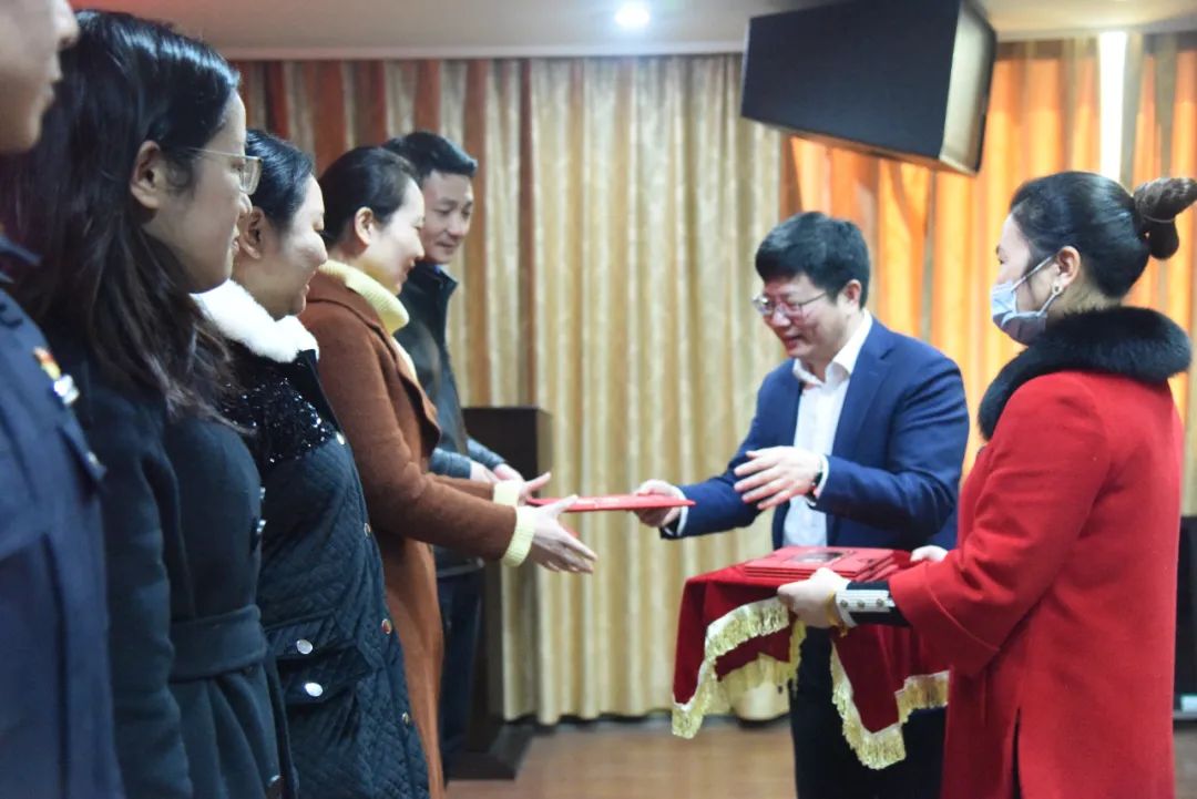 新的教师培养模式注重发展教师_重视教师培养_教师注重培养模式发展新思路