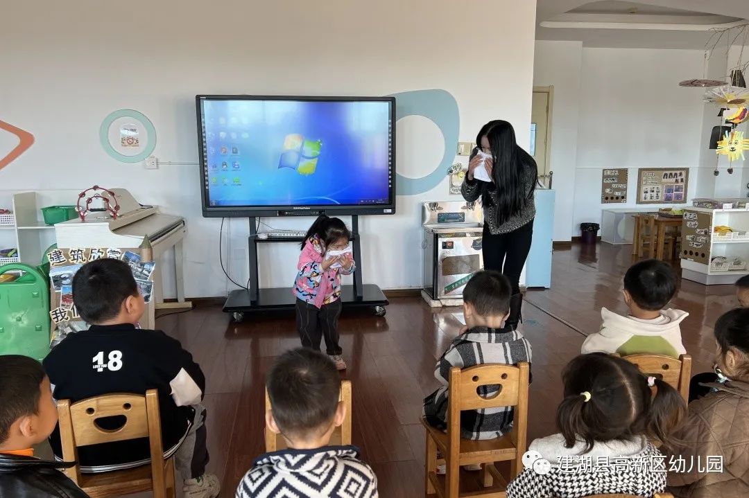 幼儿园楼梯扶手高度_幼儿园楼梯扶手高度设计规范_幼儿园消防楼梯扶手高度