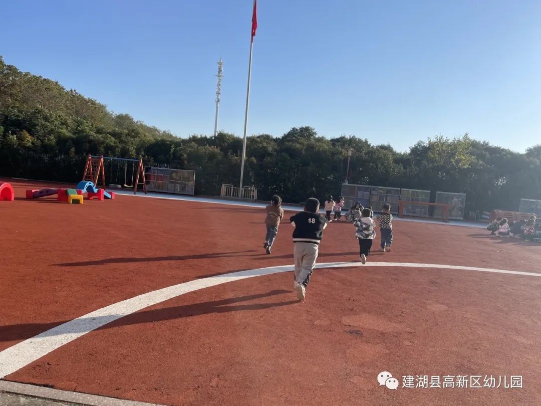 幼儿园消防楼梯扶手高度_幼儿园楼梯扶手高度_幼儿园楼梯扶手高度设计规范