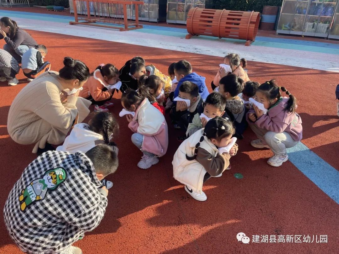 幼儿园楼梯扶手高度设计规范_幼儿园消防楼梯扶手高度_幼儿园楼梯扶手高度