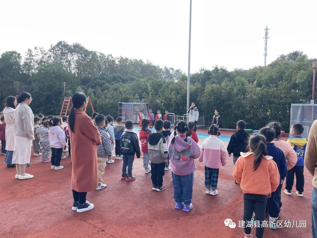 幼儿园楼梯扶手高度设计规范_幼儿园消防楼梯扶手高度_幼儿园楼梯扶手高度