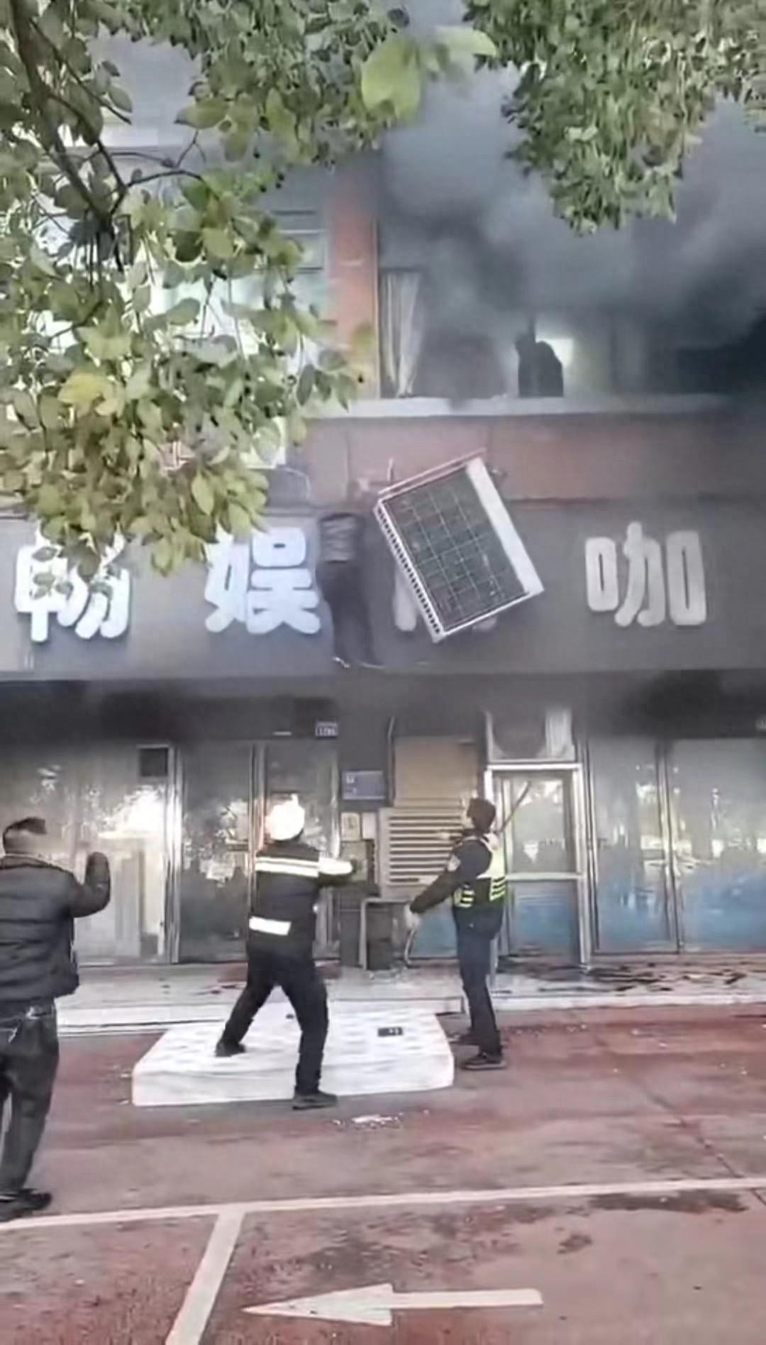 阻燃泡沫板消防能通过吗_阻燃泡沫板能不能点燃_泡沫能阻燃消防板通过什么检测