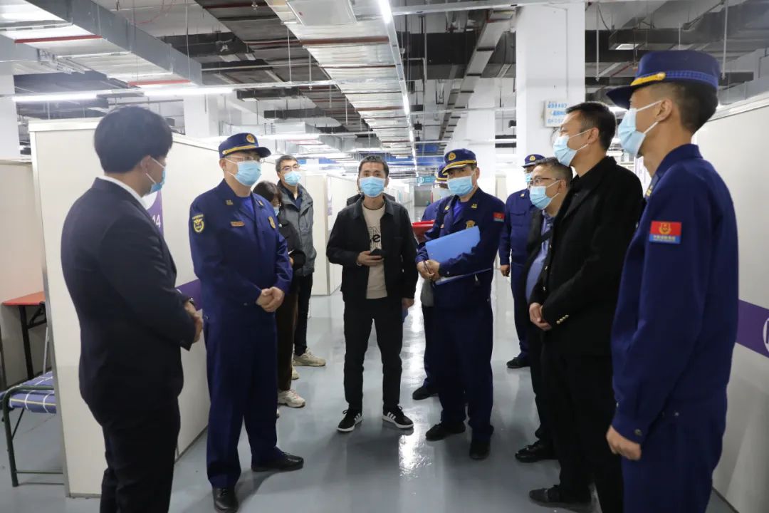 战术消防手电筒图片_消防战术手电_战术消防手电筒怎么开