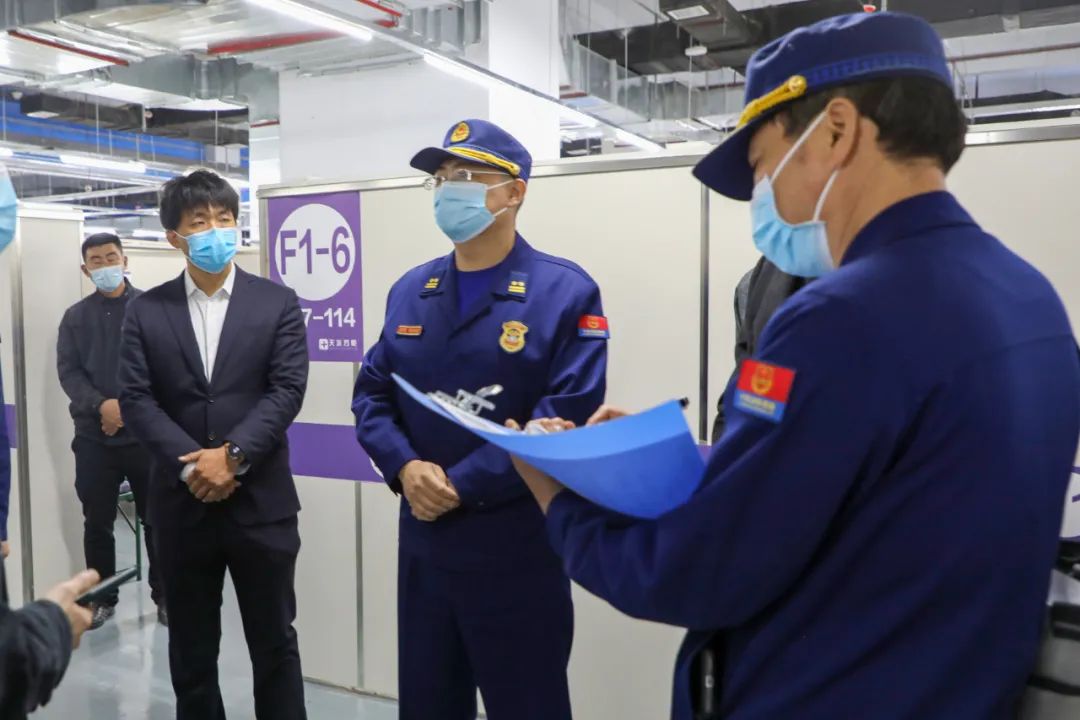 战术消防手电筒图片_消防战术手电_战术消防手电筒怎么开