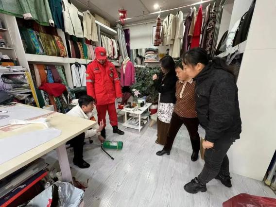 泡沫夹芯板隔断 消防_泡沫夹芯板隔墙安装教程_泡沫夹芯板隔热效果