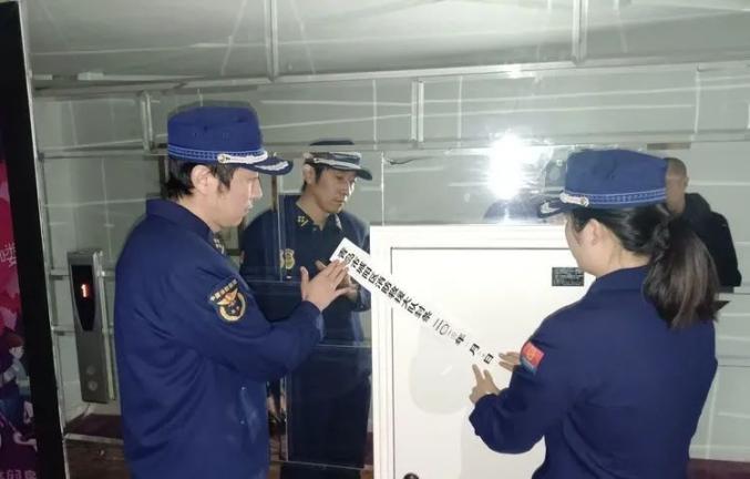 泡沫夹芯板隔墙安装教程_泡沫夹芯板隔断 消防_泡沫夹芯板隔热效果