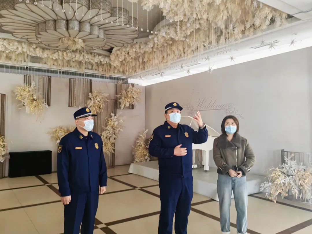 泡沫夹芯板隔墙安装教程_泡沫夹芯板隔热效果_泡沫夹芯板隔断 消防