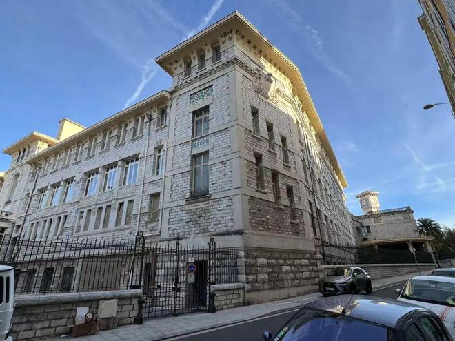 法国教师工资水平_法国教师工资_法国教师待遇很低还不如公务员