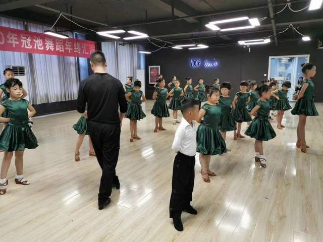 舞蹈教师考级内容_舞蹈考级教师培训_舞蹈教师考级1到3费用多少