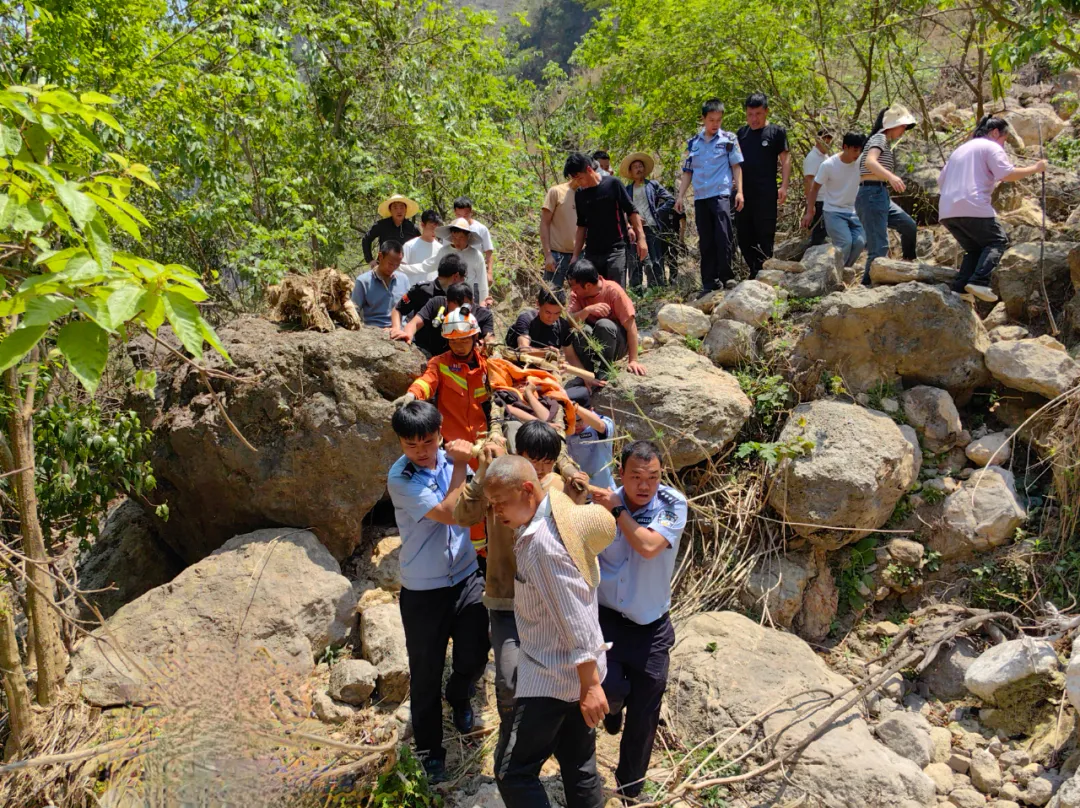 晴隆一男子走失16小时民警齐心搜寻