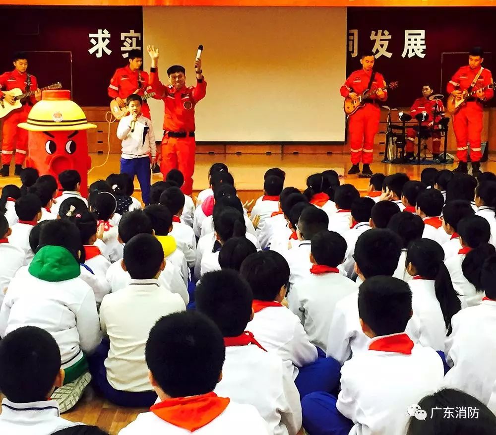 天津爆炸消防员视频_天津爆炸消防兵伤亡_天津爆炸视频消防兵