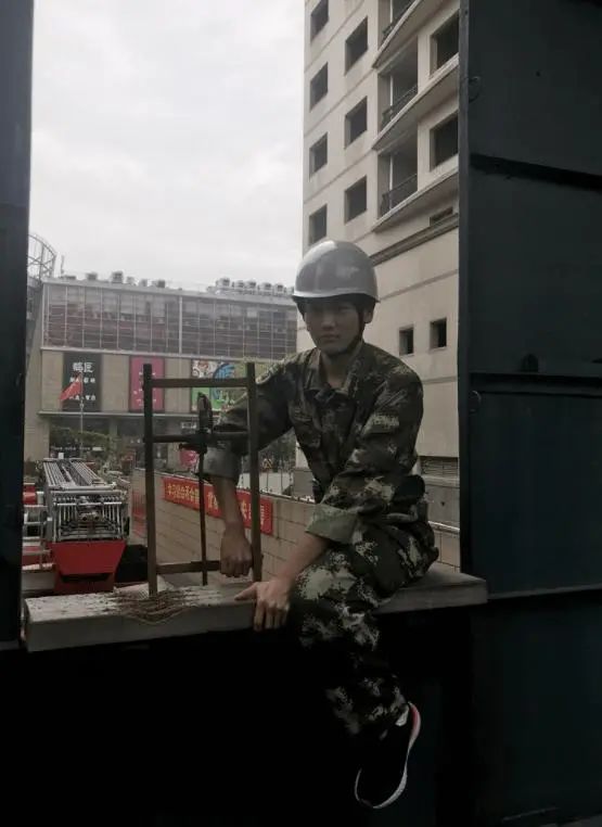 天津爆炸视频消防兵_天津大爆炸消防员哭泣的视频_天津爆炸消防兵伤亡