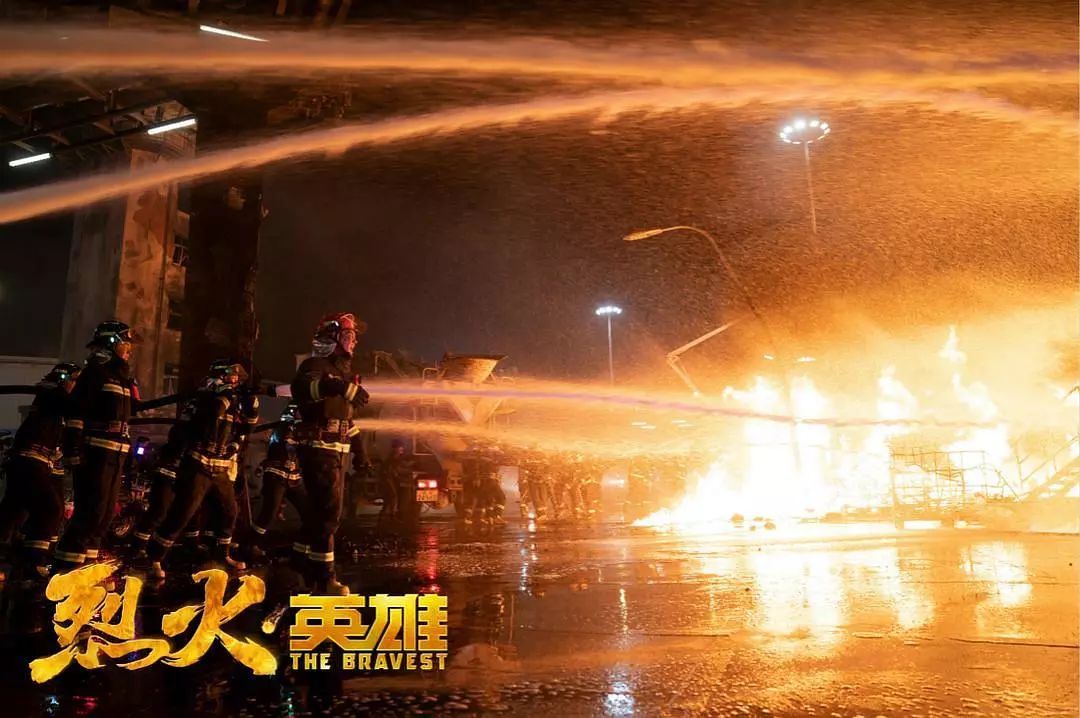 天津爆炸消防兵伤亡_天津爆炸消防员视频_天津爆炸视频消防兵