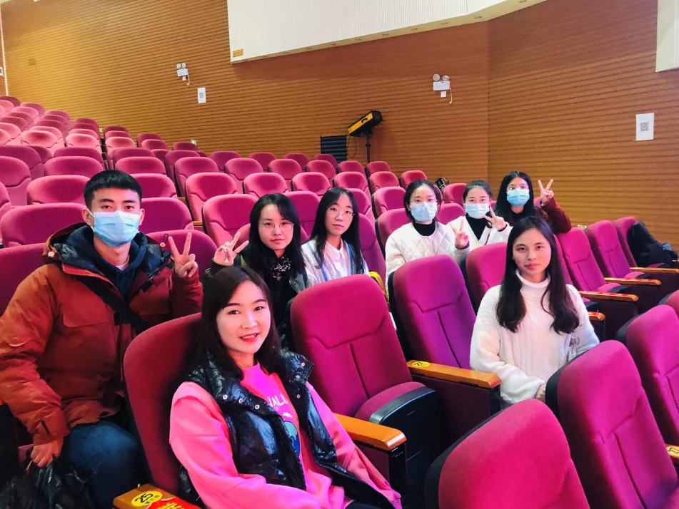 中学优秀教师代表发言稿_稿发言中学优秀代表教师怎么写_优秀中学生代表发言